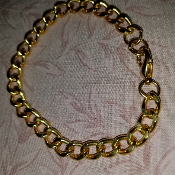 18 K Gold Plated Cuban Link Bracelet 7 Inch Length - Picture 2 of 5
